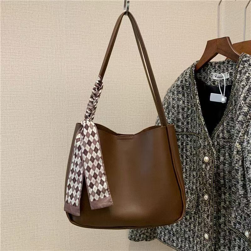 白色菱格水桶包 | Argyle Bucket Bag